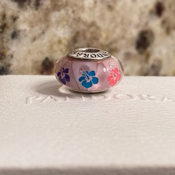 Pandora Hawaii Exclusive Lei Hibiscus Charm RARE - Picture 3 of 9